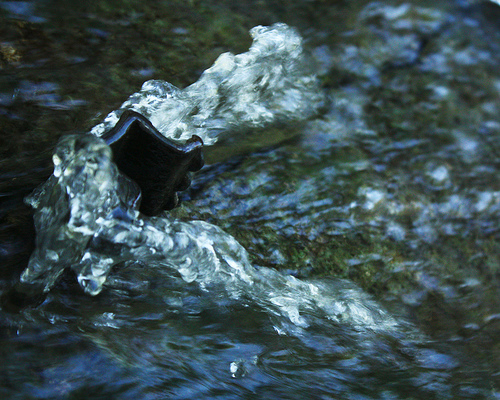 Wasser wird schon lang in Beauty Produkten eingesetzt © flickr / Britanglishman Wasser wird schon lang in Beauty Produkten eingesetzt © flickr / Britanglishman